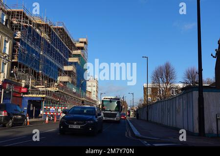 Forest Gate, London, Großbritannien. 11. Januar 2023. Die Gentrifizierung der Forest Gate High Street und der umliegenden Gebiete setzt sich rasant fort, ein langfristiges Projekt, das mit der Umwandlung des Bahnhofs in eine Station der Elizabeth-Linie begann. Das ist Teil des "Newham Borough council High Streets Programme". Foto: Paul Lawrenson/Alamy Live News Stockfoto