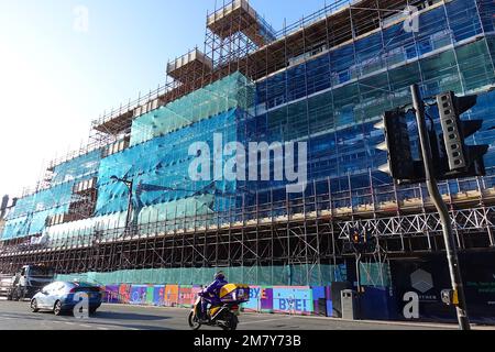 Forest Gate, London, Großbritannien. 11. Januar 2023. Die Gentrifizierung der Forest Gate High Street und der umliegenden Gebiete setzt sich rasant fort, ein langfristiges Projekt, das mit der Umwandlung des Bahnhofs in eine Station der Elizabeth-Linie begann. Das ist Teil des "Newham Borough council High Streets Programme". Foto: Paul Lawrenson/Alamy Live News Stockfoto