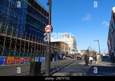 Forest Gate, London, Großbritannien. 11. Januar 2023. Die Gentrifizierung der Forest Gate High Street und der umliegenden Gebiete setzt sich rasant fort, ein langfristiges Projekt, das mit der Umwandlung des Bahnhofs in eine Station der Elizabeth-Linie begann. Das ist Teil des "Newham Borough council High Streets Programme". Foto: Paul Lawrenson/Alamy Live News Stockfoto