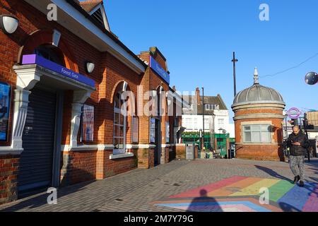 Forest Gate, London, Großbritannien. 11. Januar 2023. Die Gentrifizierung der Forest Gate High Street und der umliegenden Gebiete setzt sich rasant fort, ein langfristiges Projekt, das mit der Umwandlung des Bahnhofs in eine Station der Elizabeth-Linie begann. Das ist Teil des "Newham Borough council High Streets Programme". Foto: Paul Lawrenson/Alamy Live News Stockfoto