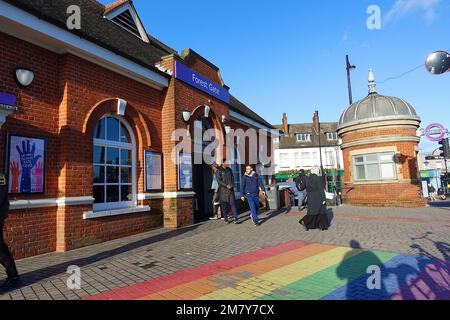 Forest Gate, London, Großbritannien. 11. Januar 2023. Die Gentrifizierung der Forest Gate High Street und der umliegenden Gebiete setzt sich rasant fort, ein langfristiges Projekt, das mit der Umwandlung des Bahnhofs in eine Station der Elizabeth-Linie begann. Das ist Teil des "Newham Borough council High Streets Programme". Foto: Paul Lawrenson/Alamy Live News Stockfoto