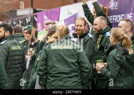 London, Großbritannien. 11. Januar 2023. Streikende Ambulanzmitarbeiter an der Westminster Ambulance Station London Credit: Ian Davidson/Alamy Live News Stockfoto