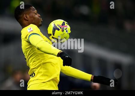 Mailand, Italien. 10. Januar 2023 Denzel Dumfries vom FC Internazionale kontrolliert den Ball während des Fußballspiels Coppa Italia zwischen dem FC Internazionale und Parma Calcio. Kredit: Nicolò Campo/Alamy Live News Stockfoto