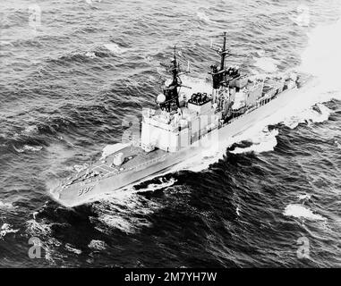 Ein Hafenbogenblick auf den Zerstörer der Spruance-Klasse USS HAYLER (DD-997) im Gange. Land: Golf Von Mexiko Stockfoto