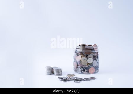 Einsparungen finanzieren JAR-Budgetkonzept Copyspace isoliert auf weißem Hintergrund Stockfoto