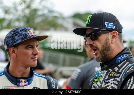 Stunt-Fahrer Michael „Mad Mike“ Whiddett und Ken Block beim Goodwood Festival of Speed 2016, Großbritannien. Von Red Bull und Ford Hoonigan gesponserte Fahrer Stockfoto