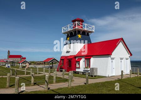 Holz LEUCHTTURM IN ACADIAN Farben, NEW BRUNSWICK, KANADA, NORDAMERIKA Stockfoto