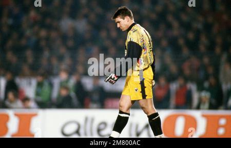 Gladbach, Deutschland. 28. September 2022. firo: 07.03.1996 Fußball: Archivieren von Fotos, Archivieren von Fotos, Archivieren von Fotos, Archiven, Europapokal, Pokalsieger, Viertelfinale, Staffel 1995/1996 95/96 Borussia Monchengladbach Gladbach - Feyenoord Rotterdam 2:2 Uwe Kamps Credit: dpa/Alamy Live News Stockfoto