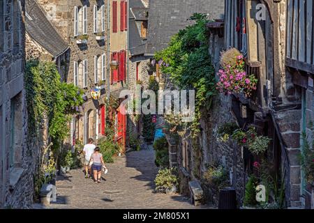 RUE DE PETIT FORT (JERZUAL), STEILE STRASSE ZUM HAFEN, MITTELALTERLICHE STADT DINAN, COTES-D'AMOR, BRETAGNE, FRANKREICH Stockfoto