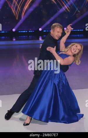 Hemel Hempstead, Vereinigtes Königreich 11. Januar 2023. Jayne Torvill und Christopher Dean bildeten bei einem PhotoCall für die neue Serie von „Dancing on Ice“ in den ITV Studios. Kredit: Alan D West/EMPICS/Alamy Live News Stockfoto