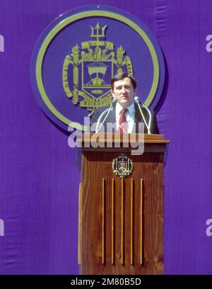 Der Marineminister John F. Lehman Jr. spricht vor dem 1983. Schulabschluss in den USA Marineakademie. Basis: Annapolis Bundesstaat: Maryland (MD) Land: Vereinigte Staaten von Amerika (USA) Stockfoto