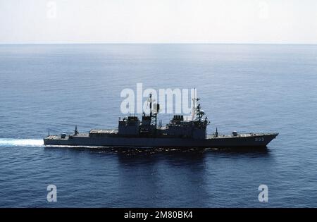 Eine Luftaufnahme des gesteuerten Raketenzerstörers USS SCOTT (DD-995) aus der Steuerbordfront. Land: Atlantik (AOC) Stockfoto