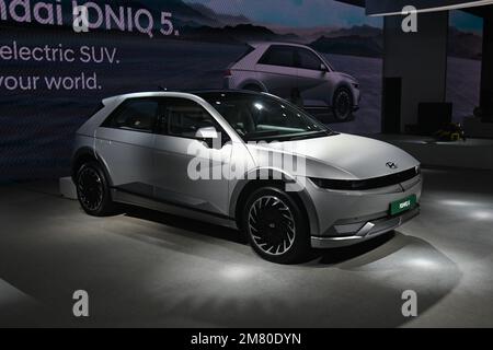 Greater Noida, Uttar Pradesh, Indien. 11. Januar 2023. Das Hyundai IONIQ 5 Elektroauto wurde auf der Auto Expo 2023 im Großraum Noida vorgestellt. (Kreditbild: © Kabir Jhangiani/ZUMA Press Wire) NUR REDAKTIONELLE VERWENDUNG! Nicht für den kommerziellen GEBRAUCH! Stockfoto