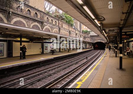 Londoner U-Bahn-Station Sloane Square, betrieben von TFL (Transport nach London) Stockfoto