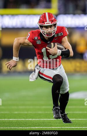 Georgia Bulldogs Quarterback Stetson Bennett (13) setzt den Ball während der College Football Playoff National Championship gegen den um Stockfoto