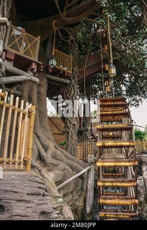 Der Robinson Crusoe Tree in Disneyland in Paris, Frankreich Stockfoto