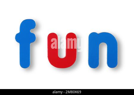 Lustige farbige magnetische Buchstaben auf Weiß mit Clipping-Pfad Stockfoto
