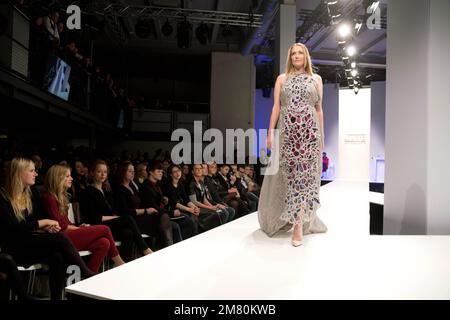 Berlin, Deutschland. 21. Januar 2015. Supermodel Tatjana Patitz präsentiert Mode von Lavera auf der Mercedes-Benz Fashion Week in Berlin. (Zu dpa 'Deutsches Modell Tatjana Patitz starb mit 56') Kredit: Picture Alliance/dpa/Alamy Live News Stockfoto