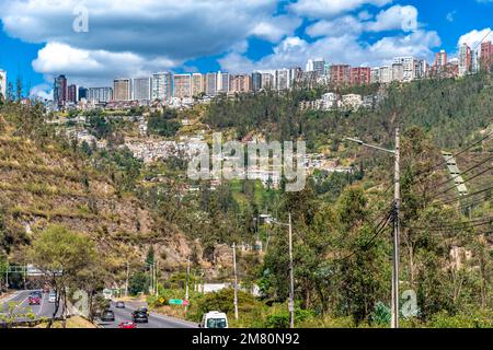 Quito, Equador - 26. September 2022: Panoramablick auf die Hauptstadt Stockfoto