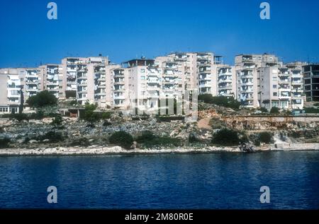 1998 Archivbild von Saranda Waterfront, Albanien. Stockfoto