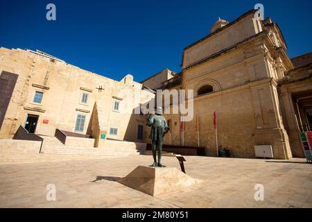 Valetta, Malta. 7. Oktober 2022. Denkmal des Meisters des Johannitesordens, Jean Parisot de la Valette Stockfoto