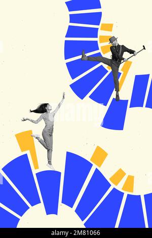 Vertikales Collage-Bild von zwei fröhlichen, erregten schwarzen, weißen Farben Menschen, die blau-gelbe ukrainische Farben tanzen, isoliert auf kreativem Hintergrund Stockfoto