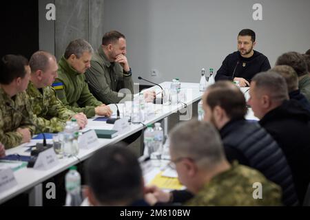 Lemberg, Ukraine. 11. Januar 2023. Der ukrainische Präsident Volodymyr Zelensky hält am Mittwoch, den 11. Januar 2023, in Lemberg (Ukraine) ein Treffen über die Sicherheitslage in den nordwestlichen Regionen der Ukraine ab. Foto: Pressestelle des ukrainischen Präsidenten/UPI Credit: UPI/Alamy Live News Stockfoto