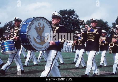 Die US Navy Band tritt während der Zeremonie für das kürzlich gegründete US Naval Space Command auf. Basis: Dahlgren Staat: Virginia (VA) Land: Vereinigte Staaten von Amerika (USA) Stockfoto