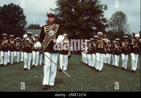 Die US Navy Band tritt während der Zeremonie für das kürzlich gegründete US Naval Space Command auf. Basis: Dahlgren Staat: Virginia (VA) Land: Vereinigte Staaten von Amerika (USA) Stockfoto