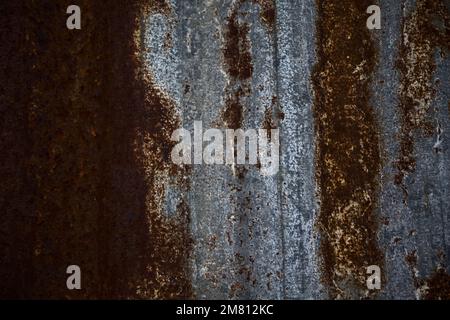 Wellige Platte mit Rost aus nächster Nähe bügeln Stockfoto
