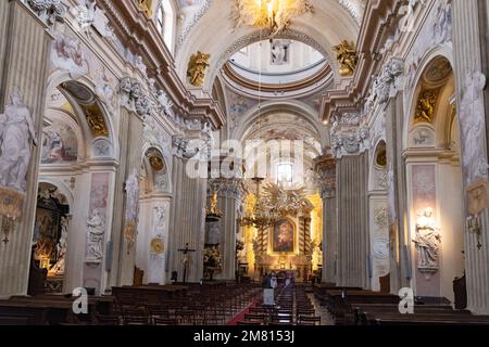 Kirche St. Anne, Krakauer Innenraum; ein Beispiel für kunstvoll verzierte barocke Architekturkirchen aus dem 14. Jahrhundert; Krakauer Altstadt, Krakau Polen Stockfoto