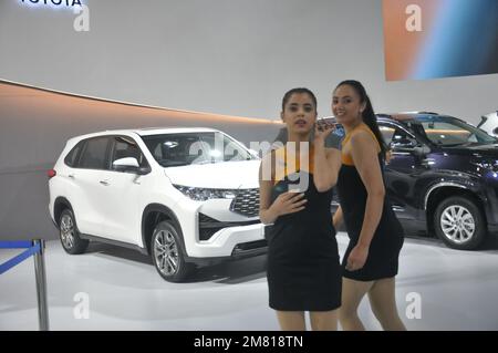 12. Januar 2023, Greater Noida Uttar Pradesh, Uttar Pradesh, Indien: Toyota Car Showcasing auf der Auto Expo 2023, öffentlich vom 13. Januar bis 18. Januar 2023 geöffnet (Kreditbild: © Ravi Batra/ZUMA Press Wire), NUR REDAKTIONELLE VERWENDUNG! Nicht für den kommerziellen GEBRAUCH! Stockfoto