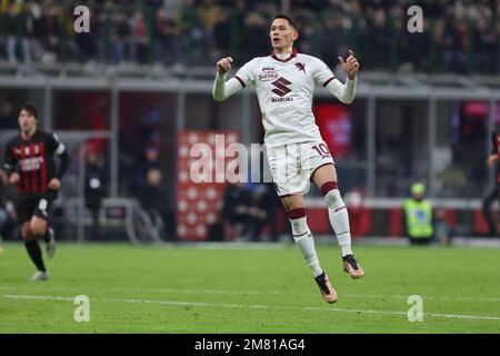 Mailand, Italien. 11. Januar 2023. Sasa Lukic vom Turin FC reagiert während des Fußballspiels Coppa Italia 2022/23 zwischen dem AC Mailand und dem Turin FC im San Siro Stadium, Mailand, Italien, am 11. Januar 2023 Kredit: Independent Photo Agency/Alamy Live News Stockfoto