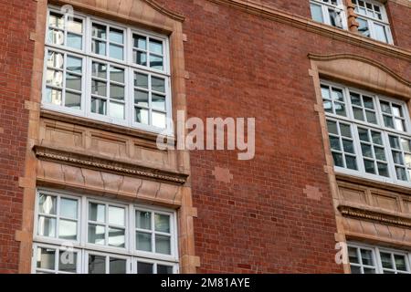 Architektonische Details eines historischen Gebäudes. Stockfoto