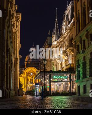 Ein Bild vom Palast der Lagerstätten und Sendungen und der Stavropoleos Straße bei Nacht. Stockfoto