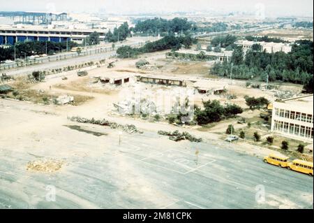 Die Überreste des Hauptquartiers und der Baracken des Marinebattalion Landing Teams am Beirut International Airport aus der Vogelperspektive. Das Gebäude wurde durch einen Terroranschlag zerstört. Basis: Beirut Land: Libanon (LBN) Stockfoto