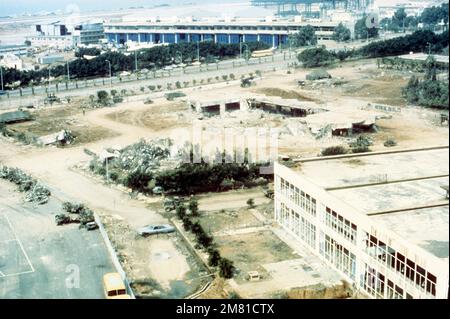 Die Überreste des Hauptquartiers und der Baracken des Marinebattalion Landing Teams am Beirut International Airport aus der Vogelperspektive. Das Gebäude wurde durch einen Terroranschlag zerstört. Basis: Beirut Land: Libanon (LBN) Stockfoto