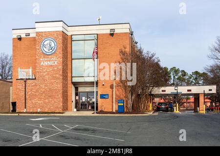 BURLINGTON, NC, USA-2. JANUAR 2023: Burlington City Municipal Annex, Building and Drive Thru. Stockfoto