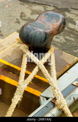 Winkel, Formen, Dreiecke und eine Befestigungsklampe. Digby, Neuschottland. Stockfoto