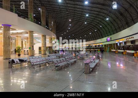 TABRIZ, IRAN - 15. JULI 2019: Innenansicht des zentralen Busbahnhofs in Tabriz, Iran Stockfoto