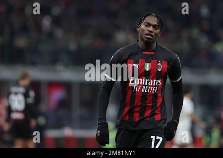 Rafael Leao vom AC Mailand in Aktion während des Fußballspiels Coppa Italia 2022/23 zwischen dem AC Mailand und dem Turin FC am 11. Januar 2023 im San Siro Stadium, Mailand, Italien Stockfoto