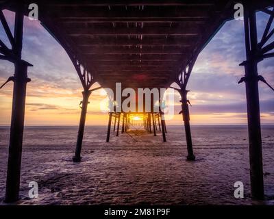Unter dem St. Anne's Pier in Lancashire Stockfoto