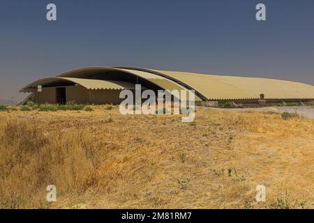 Überdachte Ecbatana-Ruinen am Hegmataneh-Hügel in Hamadan, Iran Stockfoto