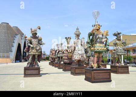 Statuen der Food People von Dante Ferretti am Eingang der Expo Milano 2015. Universelle Allegorie von Arbeitsplätzen, die geschaffen wurden, um Menschen zu ernähren. Stockfoto