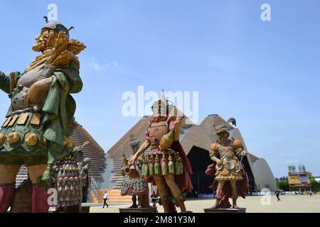 Statuen der Food People von Dante Ferretti am Eingang der Expo Milano 2015. Universelle Allegorie von Arbeitsplätzen, die geschaffen wurden, um Menschen zu ernähren. Essen. Stockfoto