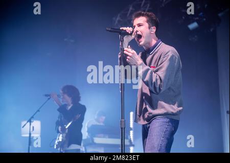 Manchester, Großbritannien. 11. Januar 2023. Dylan Minnette, Braeden Lemasters und Cole Preston von der Band Wallows treten in der Manchester Academy auf. 2023-01-11. Kredit: Gary Mather/Alamy Live News Stockfoto