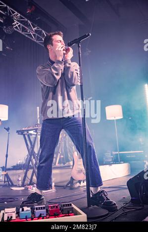 Manchester, Großbritannien. 11. Januar 2023. Dylan Minnette, Braeden Lemasters und Cole Preston von der Band Wallows treten in der Manchester Academy auf. 2023-01-11. Kredit: Gary Mather/Alamy Live News Stockfoto