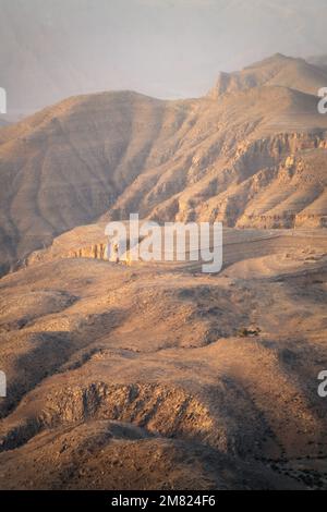 Jebel Jaistaken in den Vereinigten Arabischen Emiraten, Grenze Oman, aufgenommen im Mai 2022 Stockfoto