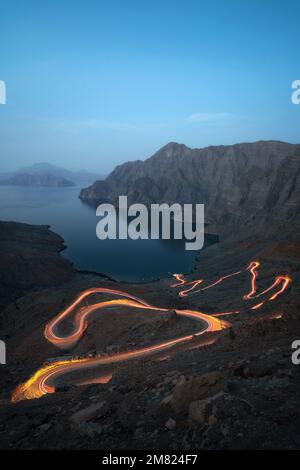 Gewundene Bergstraße in Musandam Oman im Mai 2022 Stockfoto