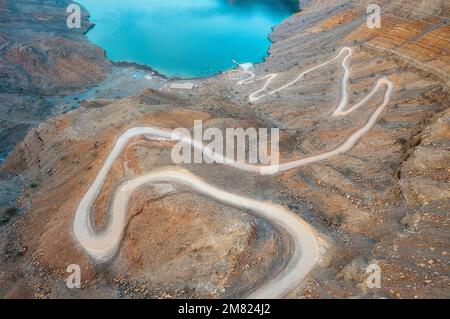 Gewundene Bergstraße in Musandam Oman im Mai 2022 Stockfoto